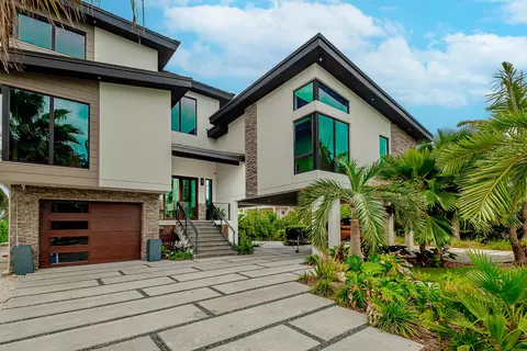 Exterior - 68 Mutiny Pl, Key Largo, FL 33037 photo 2 of 11
