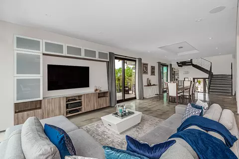 Living - 68 Mutiny Pl, Key Largo, FL 33037 photo 3 of 4