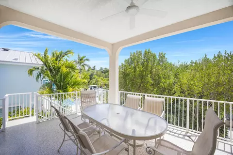 Exterior - 247 Apache St, Plantation Key, FL 33036 photo 5 of 28