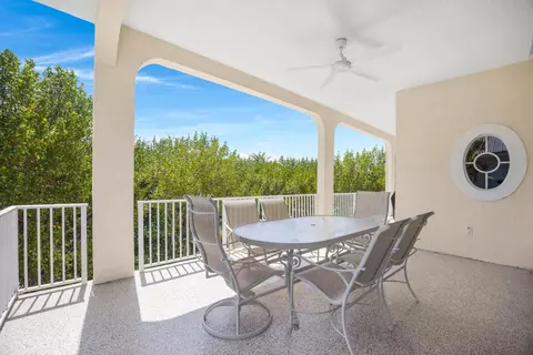 Exterior - 247 Apache St, Plantation Key, FL 33036 photo 2 of 28
