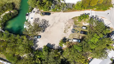 Exterior - 247 Apache St, Plantation Key, FL 33036 photo 27 of 28