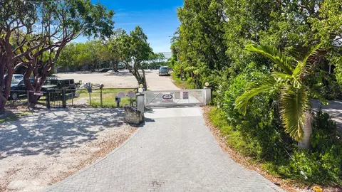 Exterior - 247 Apache St, Plantation Key, FL 33036 photo 25 of 28
