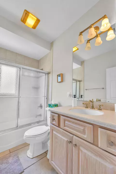 Bath - 247 Apache St, Plantation Key, FL 33036 photo 2 of 4