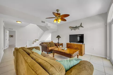 Living - 247 Apache St, Plantation Key, FL 33036 photo 2 of 3