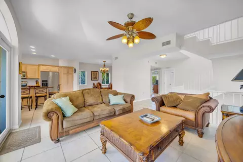Living - 247 Apache St, Plantation Key, FL 33036 photo 3 of 3