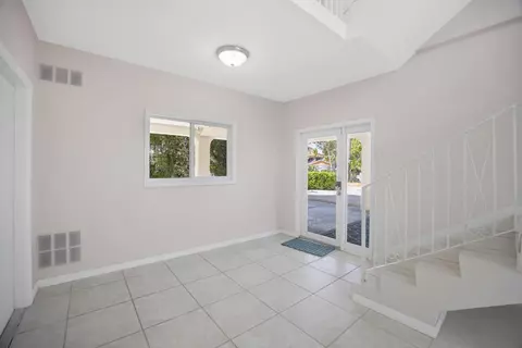 Entry Way - 247 Apache St, Plantation Key, FL 33036 photo 5 of 5
