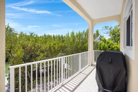 Exterior - 247 Apache St, Plantation Key, FL 33036 photo 7 of 28