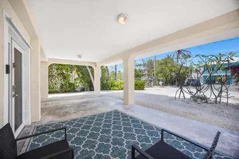 Exterior - 247 Apache St, Plantation Key, FL 33036 photo 18 of 28