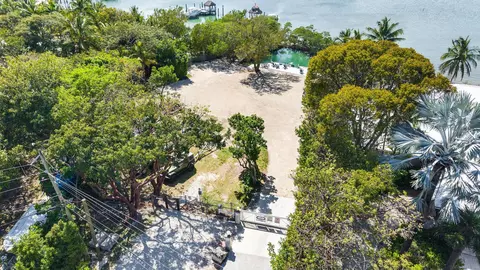 View/Area - 247 Apache St, Plantation Key, FL 33036 photo 2 of 13
