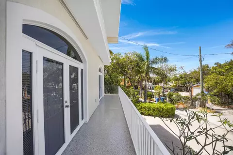 Exterior - 247 Apache St, Plantation Key, FL 33036 photo 8 of 28