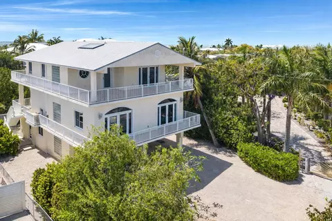 247 Apache St, Tavernier, FL 33070