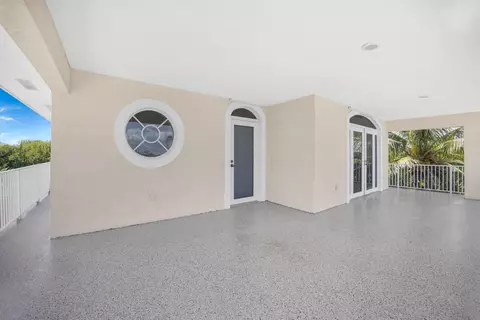 Exterior - 247 Apache St, Plantation Key, FL 33036 photo 11 of 28