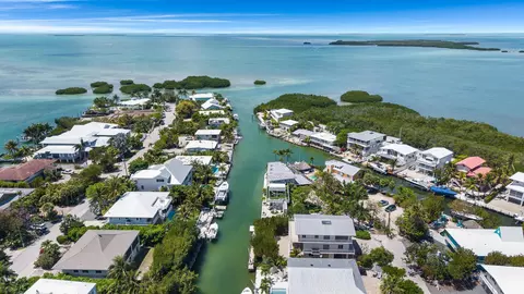 View/Area - 247 Apache St, Plantation Key, FL 33036 photo 12 of 13
