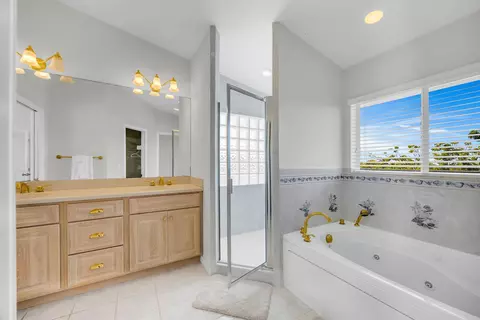 Bath - 247 Apache St, Plantation Key, FL 33036 photo 3 of 4