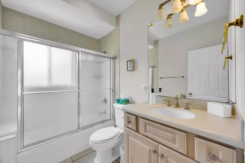 Bath - 247 Apache St, Plantation Key, FL 33036 photo 1 of 4