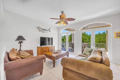 Living - 247 Apache St, Plantation Key, FL 33036 photo 1 of 3