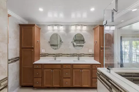 Bath - 21025 3rd Ave, Cudjoe Key, FL 33042 photo 1 of 4