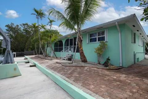Exterior - 21025 3rd Ave, Cudjoe Key, FL 33042 photo 8 of 10