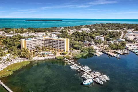 200 Harborview Dr #107, Tavernier, FL 33070