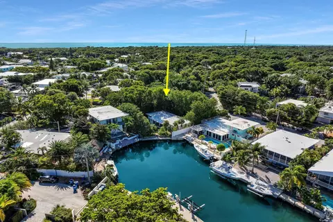 230 Apache St, Tavernier, FL 33070