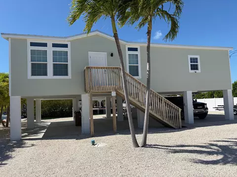 17287 Cayman Dr, Sugarloaf, FL 33042