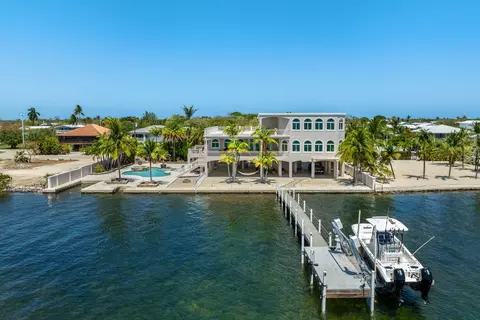 3742 Seagrape St, Big Pine Key, FL 33043