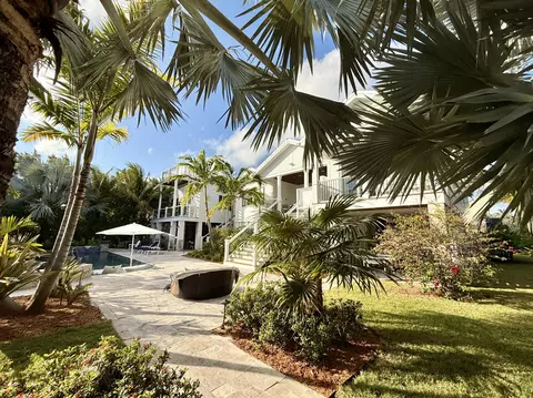 Exterior - 29 Key Haven Rd, Key West, FL 33040 photo 5 of 22