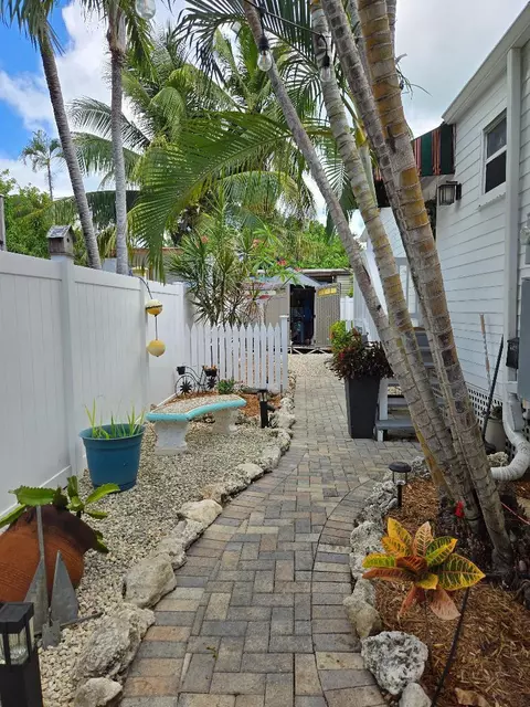 Exterior - 331 Ave F, Key West, FL 33040 photo 4 of 6