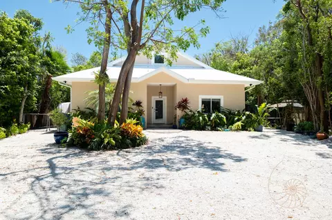 148 Iroquois St, Tavernier, FL 33070
