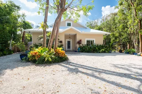 148 Iroquois St, Tavernier, FL 33070