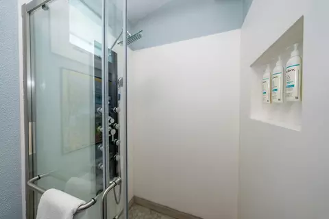 Bath - 58121 Morton St, Marathon, FL 33050 photo 6 of 8