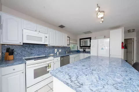 Kitchen - 58121 Morton St, Marathon, FL 33050 photo 5 of 8