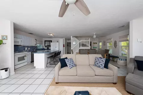 Living - 58121 Morton St, Marathon, FL 33050 photo 5 of 8