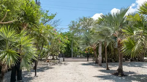 Exterior - 58121 Morton St, Marathon, FL 33050 photo 2 of 18
