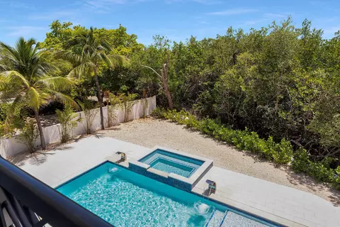 Exterior - 199 Stirrup Key Blvd, Marathon, FL 33050 photo 5 of 8