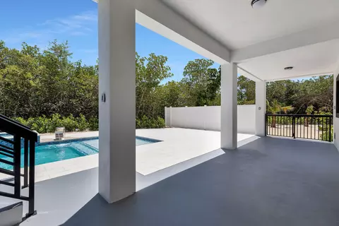 Exterior - 199 Stirrup Key Blvd, Marathon, FL 33050 photo 7 of 8