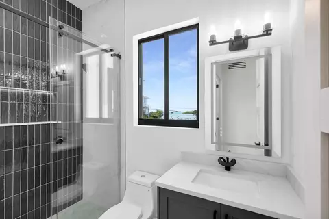 Bath - 199 Stirrup Key Blvd, Marathon, FL 33050 photo 7 of 7