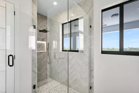 Bath - 199 Stirrup Key Blvd, Marathon, FL 33050 photo 3 of 7