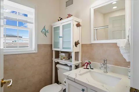 Bath - 720 Boyd Dr, Key Largo, FL 33037 photo 1 of 3