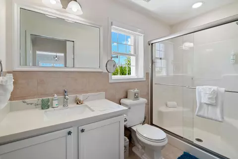 Bath - 720 Boyd Dr, Key Largo, FL 33037 photo 2 of 3