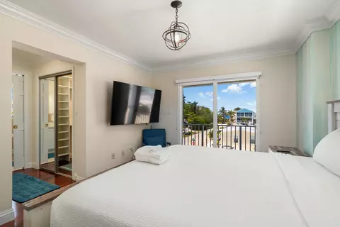 Bedroom - 720 Boyd Dr, Key Largo, FL 33037 photo 4 of 6