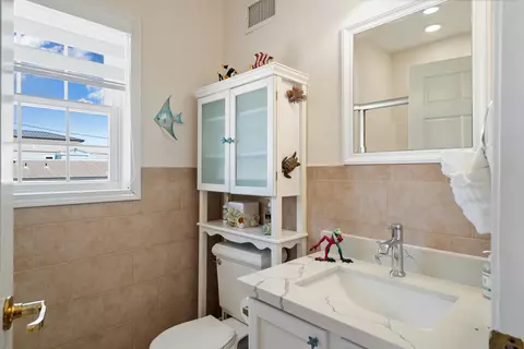 Bath - 720 Boyd Dr, Key Largo, FL 33037 photo 1 of 3