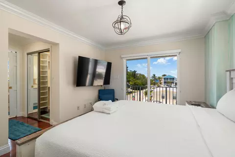 Bedroom - 720 Boyd Dr, Key Largo, FL 33037 photo 4 of 6