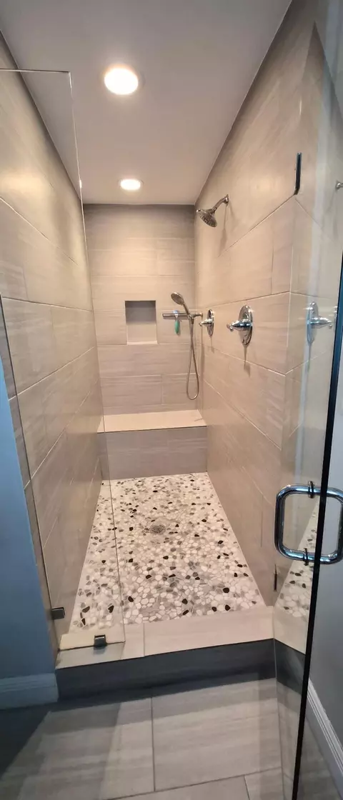 Bath - 29114 Cedar Dr, Big Pine Key, FL 33043 photo 3 of 3
