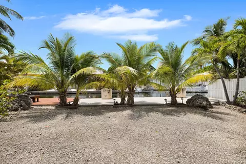 Exterior - 29114 Cedar Dr, Big Pine Key, FL 33043 photo 16 of 20