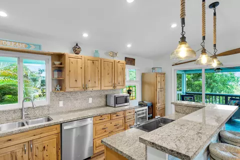 Kitchen - 29114 Cedar Dr, Big Pine Key, FL 33043 photo 2 of 4