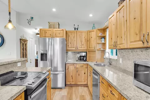 Kitchen - 29114 Cedar Dr, Big Pine Key, FL 33043 photo 1 of 4