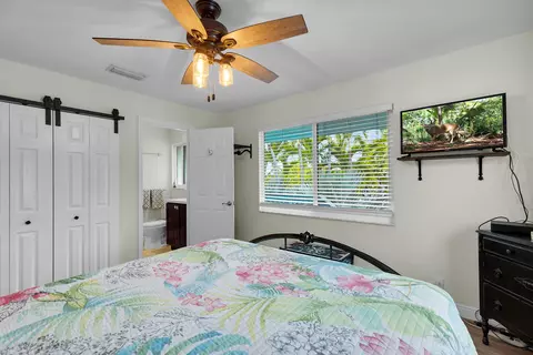 Bedroom - 29114 Cedar Dr, Big Pine Key, FL 33043 photo 1 of 6