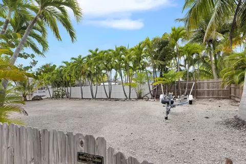 Exterior - 29114 Cedar Dr, Big Pine Key, FL 33043 photo 2 of 20