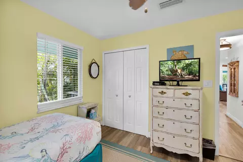 Bedroom - 29114 Cedar Dr, Big Pine Key, FL 33043 photo 4 of 6
